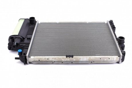 Радіатор 520 mm BMW 5(E39) 2,0-2,8 95-01 MAHLE / KNECHT CR251000S