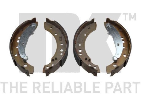 Комплект тормозных колодок NK 2799572 (фото 1)