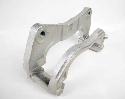 Скоба тормозного суппорта SUBARU 26225AG060 (фото 1)