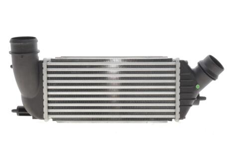 Интеркулер Valeo 818583